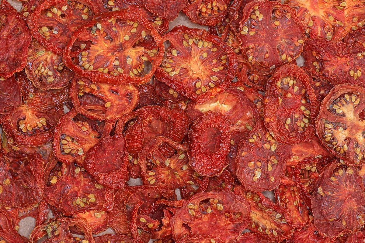 گوجه خشک طعم دار