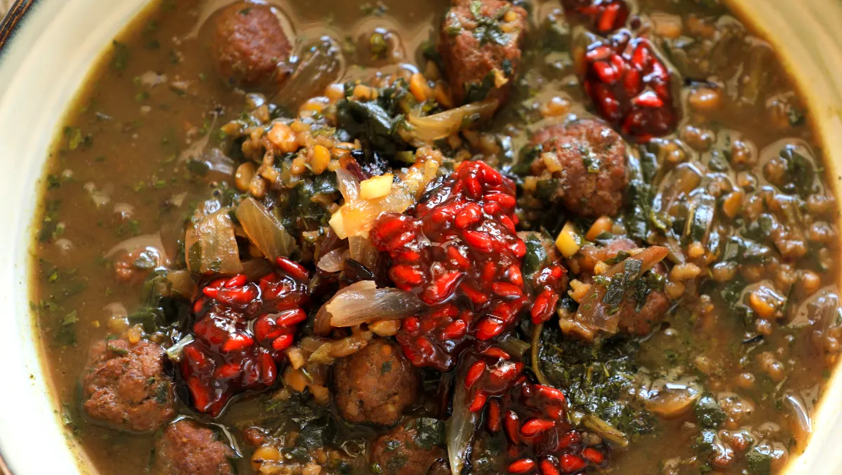 طرز تهیه آش انار خوشمزه و مجلسی مخصوص شب یلدا